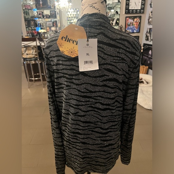 🆕 Beautiful and Sparkly ~ A Love Story Black/Silver Zebra Top - Picture 4 of 15